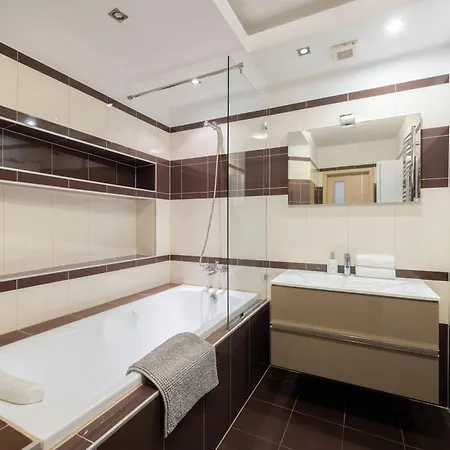 Exclusive Central Suite With Balcony By Prestige Homes Boedapest Buitenkant foto