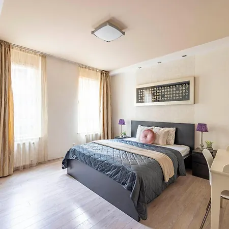 Exclusive Central Suite With Balcony By Prestige Homes Boedapest Buitenkant foto